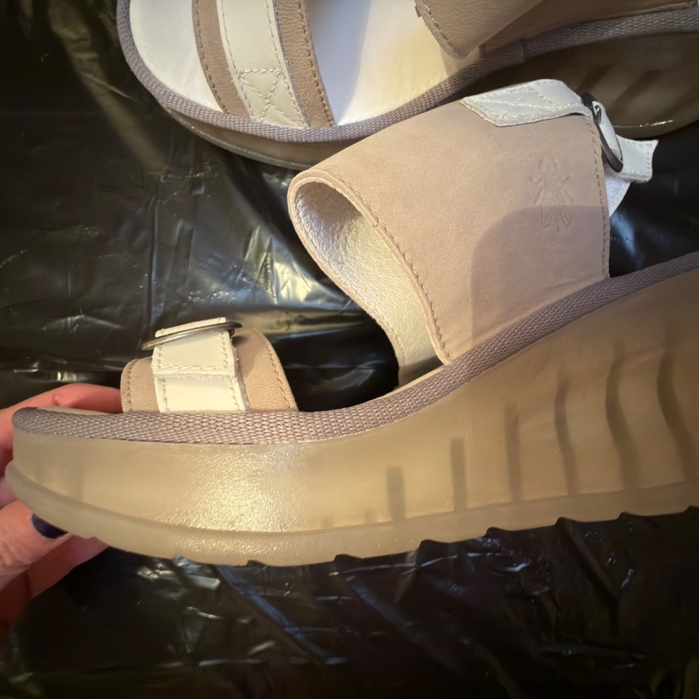 $240 FLY London platform wedge shoes size 40 white and taupe/tan - Picture 12 of 16